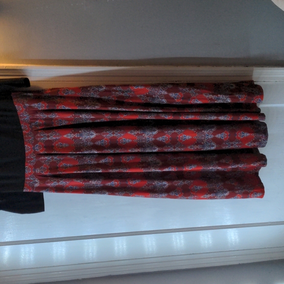 Beautiful dress - Picture 2 of 2